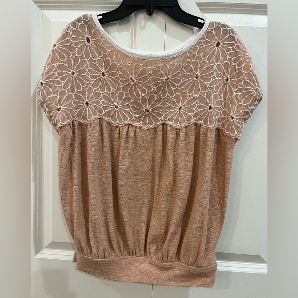 Free People- flower short sleeve top, size S, peachy pink color
